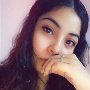 Meet your Posher, Alexia